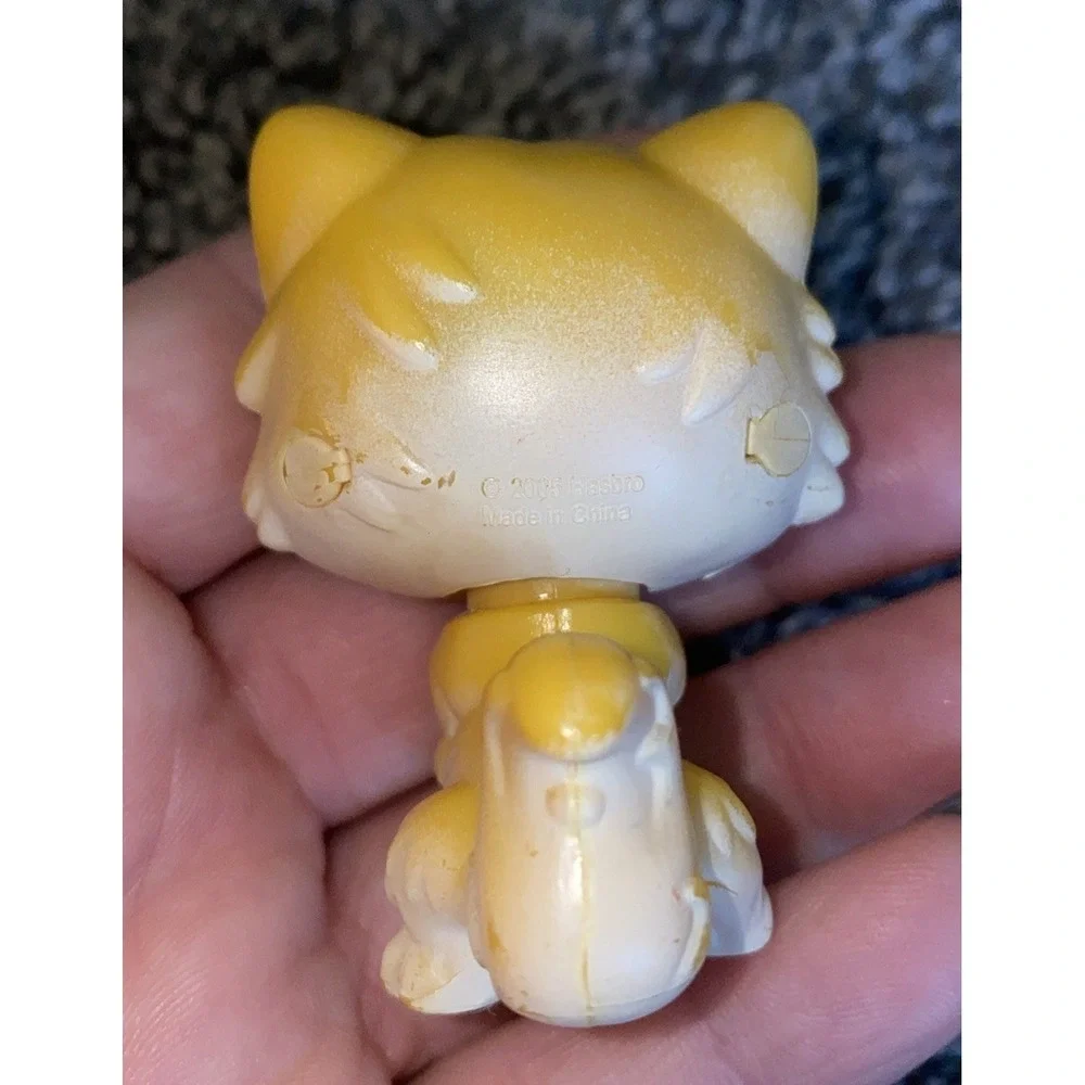 Littlest Pet Shop LPS Yellow Cat With Moving Licking Tongue & Squirrel 2005